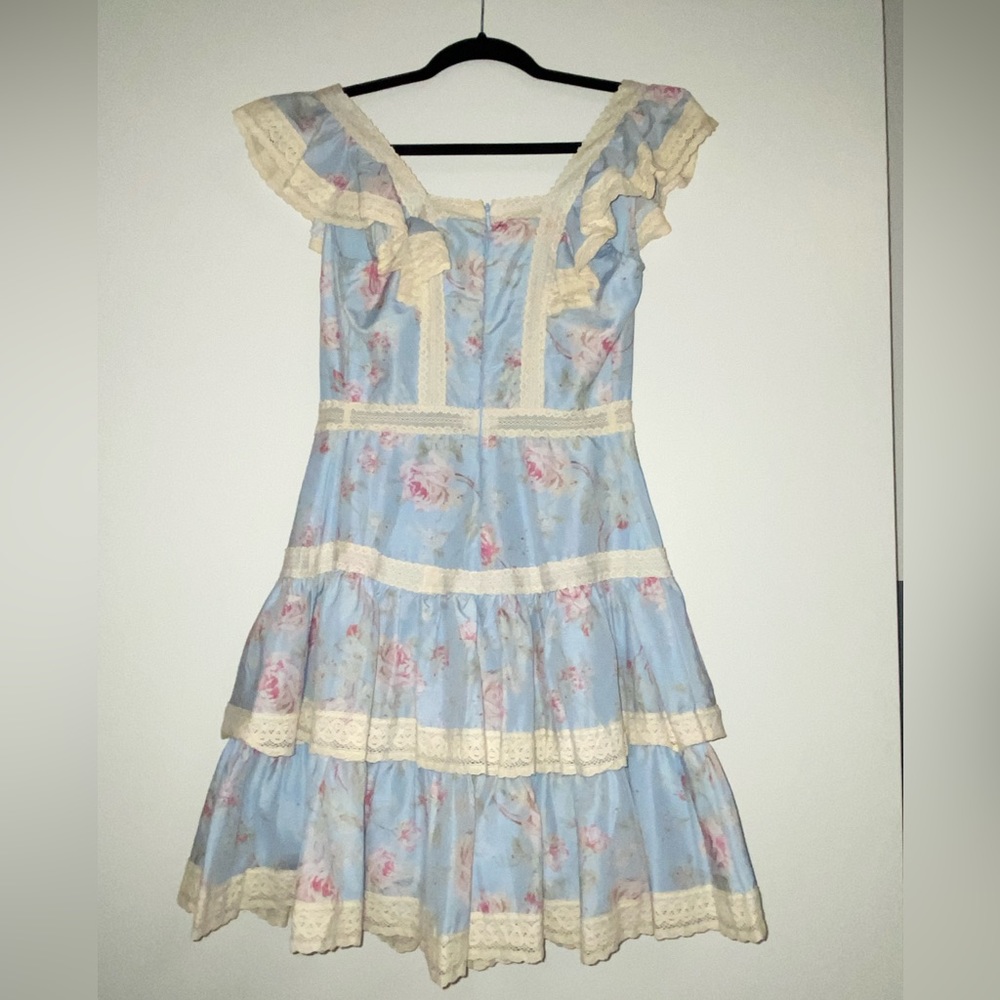 A blue vintage dress with roses and embroidered vintage lace.